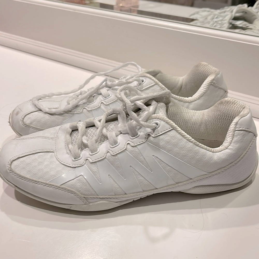 CHEER SHOES brand: chassé